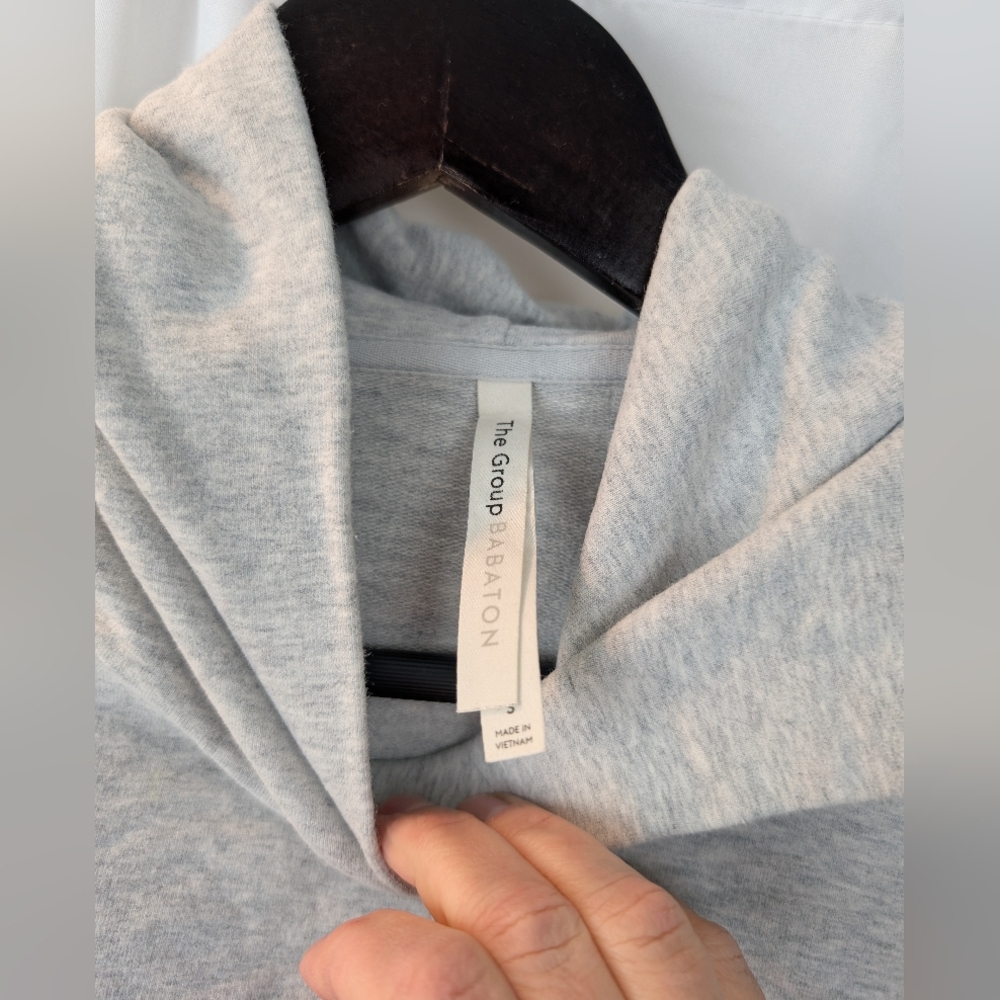 Aritzia Babaton Weekender Cropped Hoodie Light Grey size S in VGUC - Picture 6 of 11